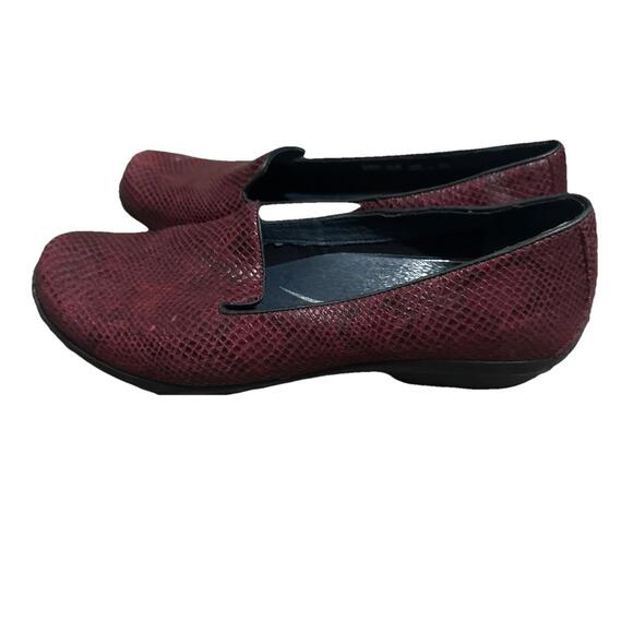 Dansko loafers burgundy textured leather slip on Size 11 U.S/42EU - Picture 3 of 7